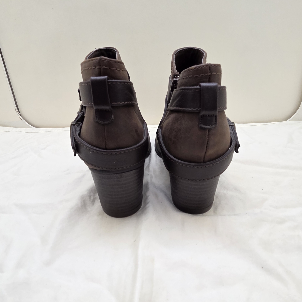 Indigo Rd Brown Ankle Boots | Size 6 | Buckle Strap | Stacked Heel | Side Zip - Picture 2 of 7